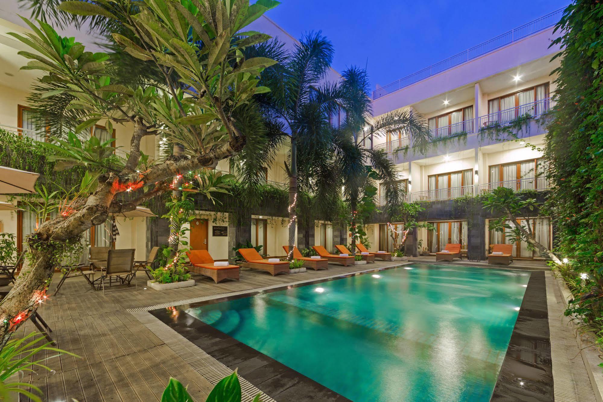 Zen Rooms Kuta Tuban Suites Buitenkant foto