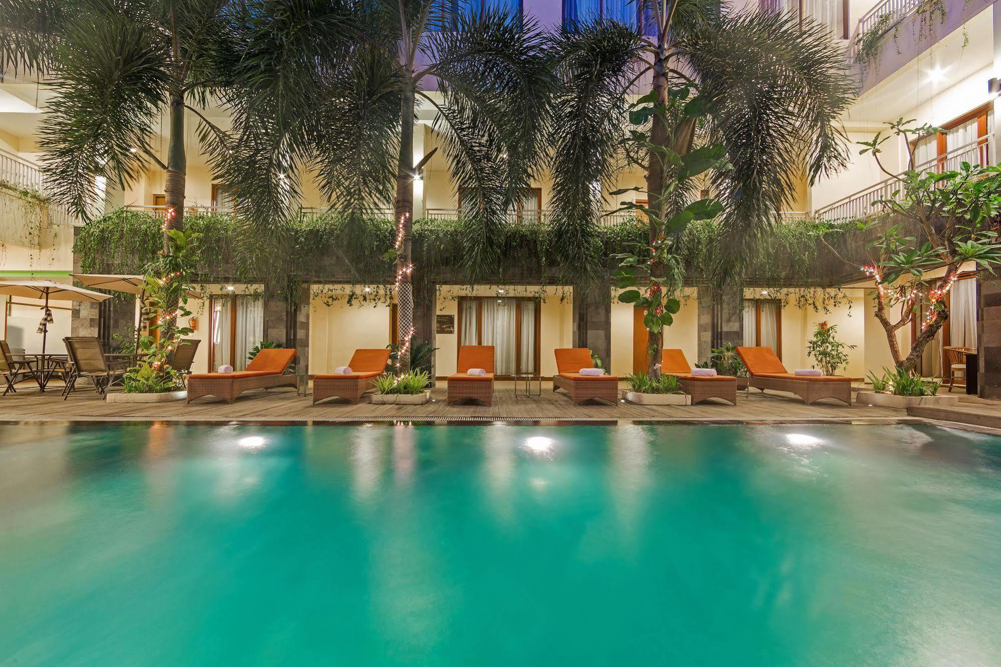 Zen Rooms Kuta Tuban Suites Buitenkant foto