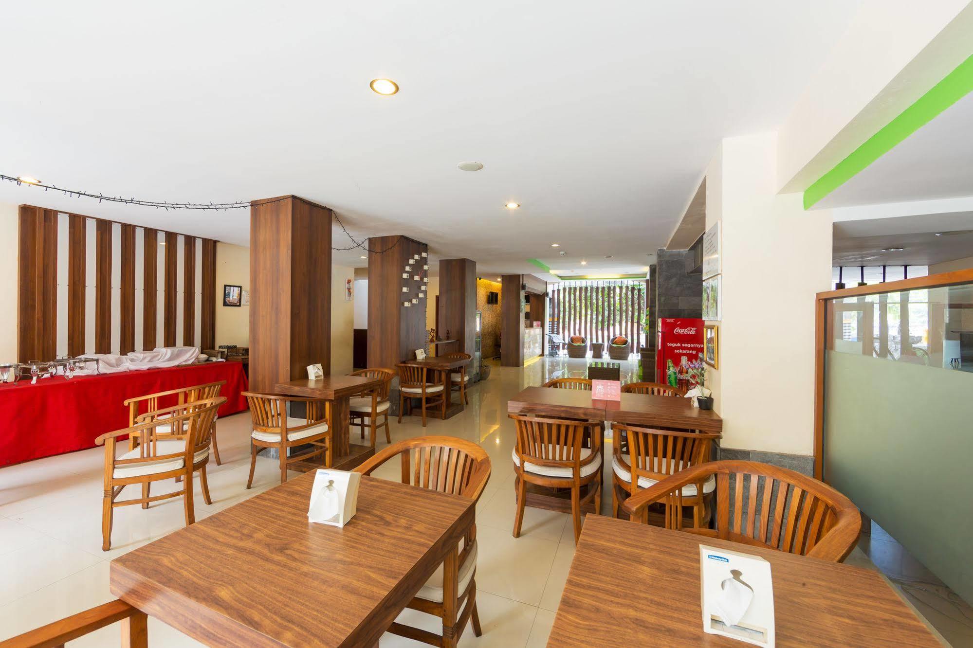 Zen Rooms Kuta Tuban Suites Buitenkant foto