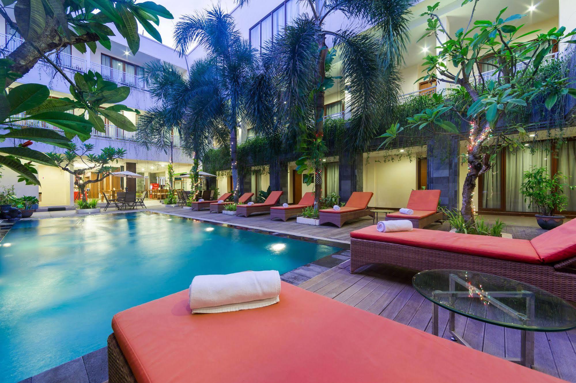 Zen Rooms Kuta Tuban Suites Buitenkant foto