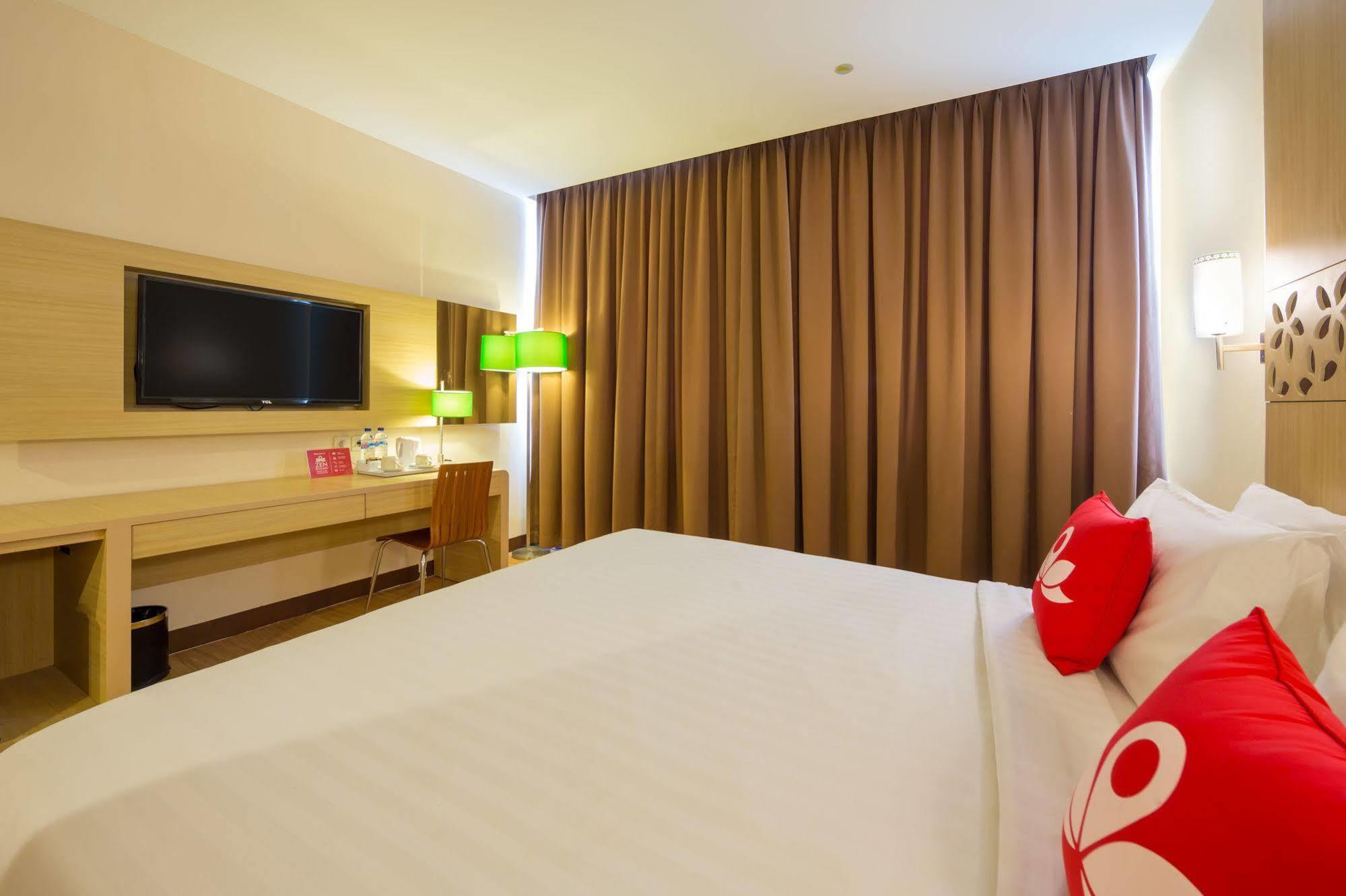 Zen Rooms Kuta Tuban Suites Buitenkant foto