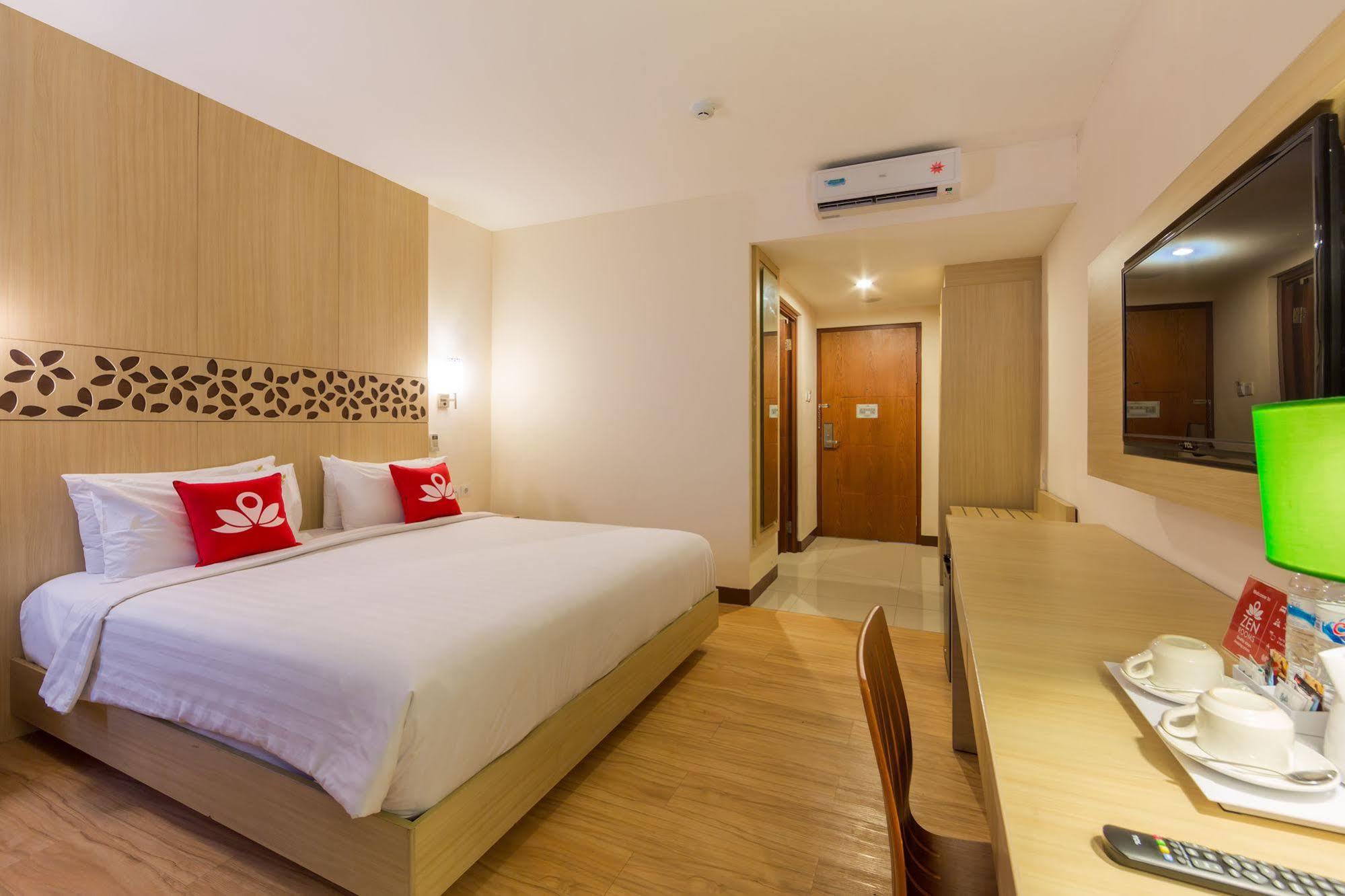 Zen Rooms Kuta Tuban Suites Buitenkant foto
