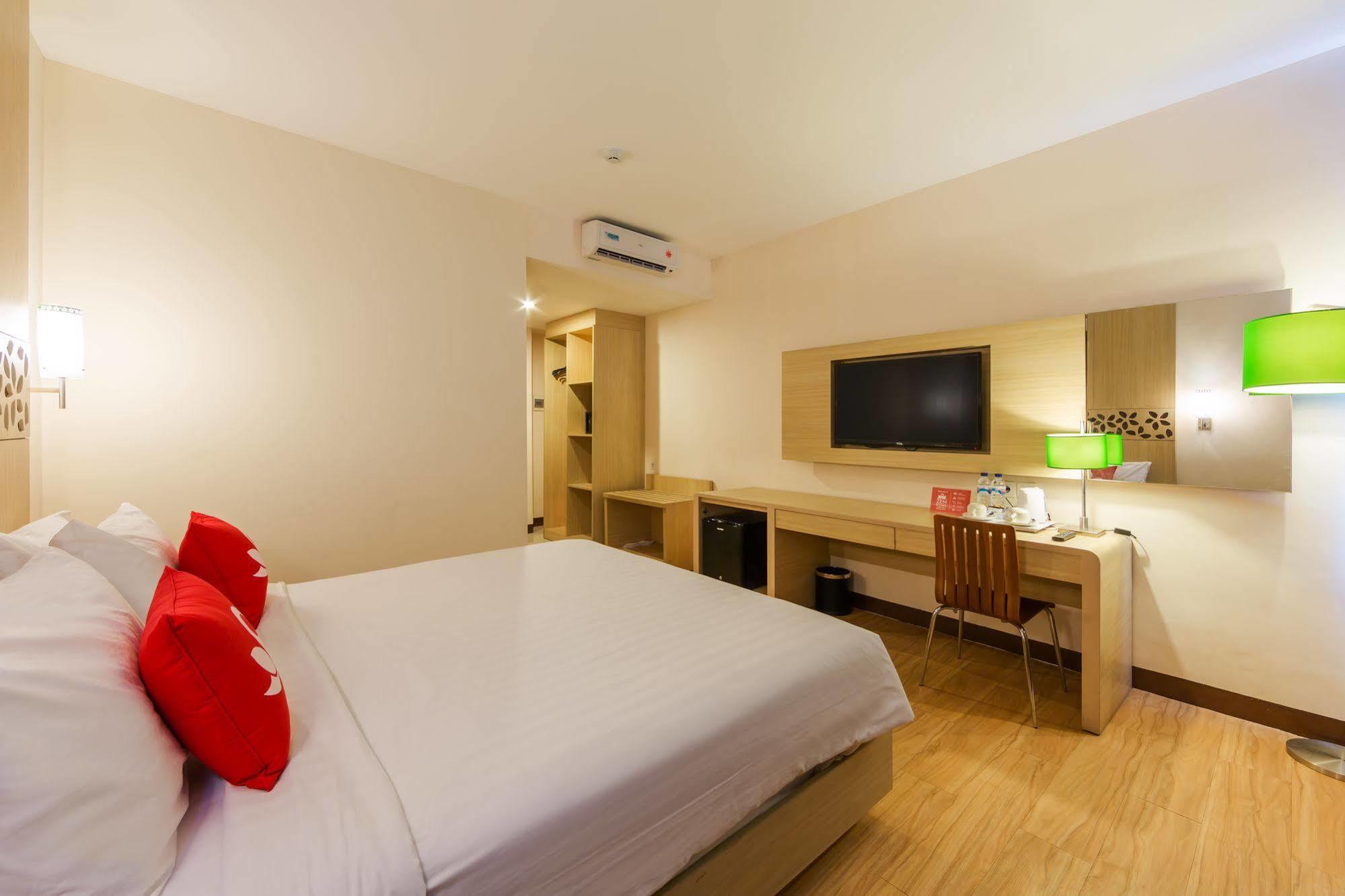 Zen Rooms Kuta Tuban Suites Buitenkant foto